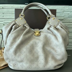 Louis Vuitton MONOGRAM MAHINA LARGE HOBO
